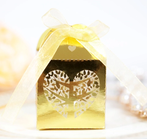 Scatola di Caramelle di Carta Albero del Cuore Tagliata al Laser Europea Con Scatola di Imballaggio Regalo Vuota per Matrimonio