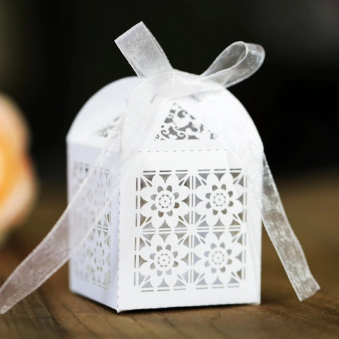 Elegante Scatola di Caramelle Traforata Taglio Laser Con Fiocco di Nastro Motivo Floreale Carta Perlata Regalo per Matrimonio Festa