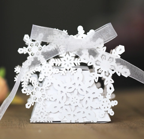 Boîte à Bonbons Flocon de Neige Découpée au Laser Noël Mariage Fête Boîte Cadeau Papier Perlé Emballage Chocolat Avec Ruban