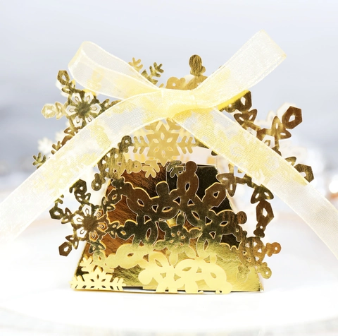Boîte à Bonbons Flocon de Neige Découpée au Laser Noël Mariage Fête Boîte Cadeau Papier Perlé Emballage Chocolat Avec Ruban