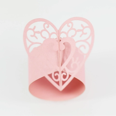 Ronds de Serviette en Papier Ajouré en Forme de Cœur Découpés au Laser pour Décoration de Table de Mariage Banquet Fête
