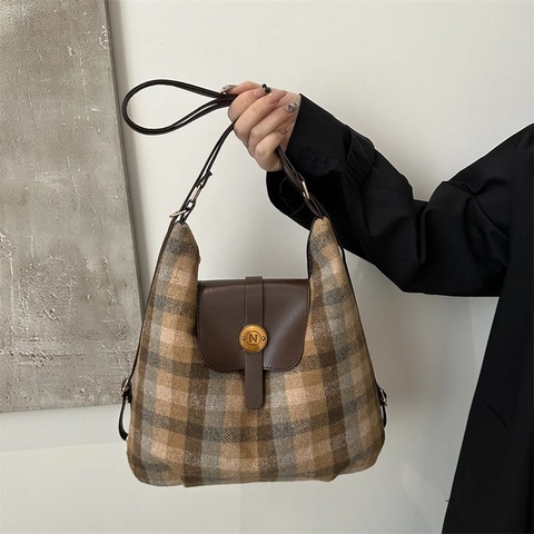 Vintage Karierte Umhängetasche Für Damen Mit Großer Kapazität Preppy Style Stoff Tote Bag Casual Commuter Rucksack Mit Metallschnalle