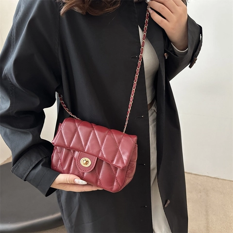 Elegante Borsa a Quadrato Piccola Trapuntata a Rombi con Patta da Donna in Pelle PU Tracolla a Catena Chiusura a Girello