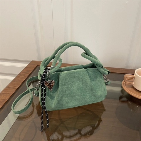 Borsa a Nuvola Plissettata in Pelle Sintetica Scamosciata da Donna Borsa a Tracolla Vintage Con Ciondolo a Cuore in Metallo