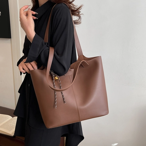 Retro Large Capacity Faux Leather Tote Bag For Women Casual Commuter Shoulder Handbag Set With Small Pouch Solid Color