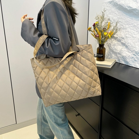 Women Quilted Canvas Tote Bag Large Capacity Lattice Shoulder Bag Casual Street Fashion Solid Color Zipper Commuter Handbag
