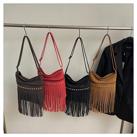 Bolso de Hombro Bohemio con Flecos y Remaches para Mujer Gran Capacidad Bolso Bandolera con Borlas Moderno Color Sólido Elegante