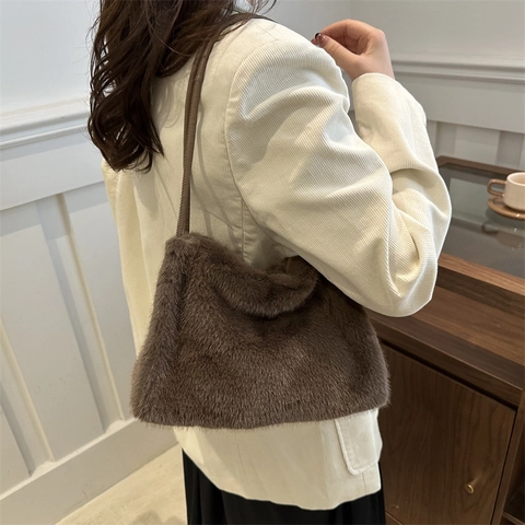 Bolso de Axila de Piel Sintética de Peluche de Lujo para Mujer Otoño Invierno Bolso de Hombro de Piel Sintética Suave Tote de Gran Capacidad Bolso de Mano de Color Sólido Elegante Bolso de Viaje Diario