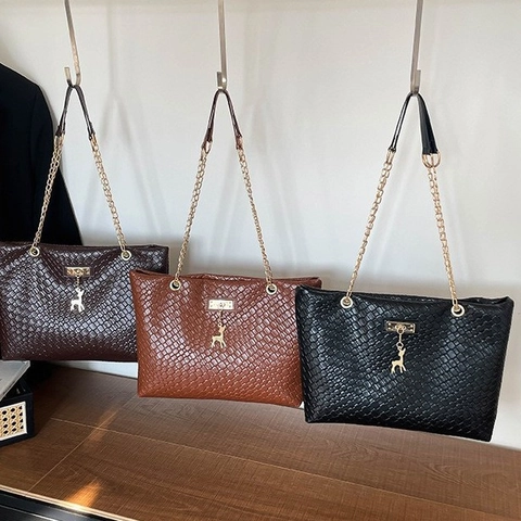 Urban Minimalistisch PU Leder Webstruktur Damen Umhängetasche Große Kapazität Tragetasche Mit Goldkette Und Hirschanhänger Zubehör