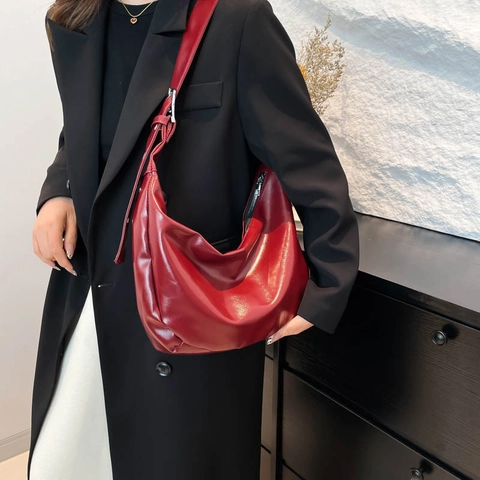Glänzende Hobo Schultertasche Aus Kunstleder Für Damen Retro Dumpling Tasche Mit Großer Kapazität Und Verstellbarem Gurt