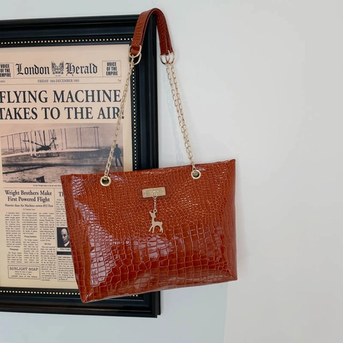Bolso Tote de Mujer Brillante Patrón de Caimán Cuero Sintético en Relieve Bolso de Hombro Cadena de Oro Colgante Ciervo