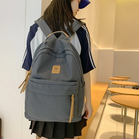 Sac à Dos Minimaliste en Nylon pour Femmes Grande Capacité Cartable Mode Casual Sac à Dos de Voyage Avec Patch en Cuir Contrasté
