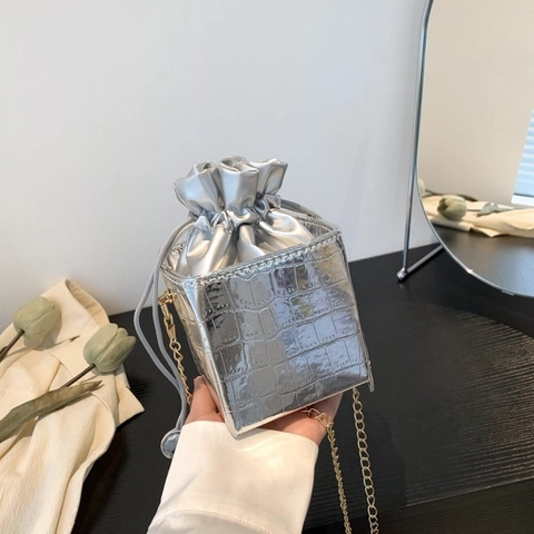 Borsa a Secchiello da Donna in Pelle PU Metallizzata Motivo Coccodrillo Moda Catena D'oro Coulisse Borsa a Tracolla Quadrata