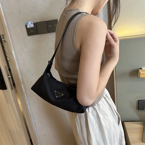 Borsa Sottobraccio in Tessuto Oxford da Donna Minimalista Urbana Tinta Unita Cucitura Borsa a Spalla Con Decorazione Triangolare