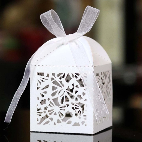 Elegante Scatola Bomboniera in Carta Perlata Traforata a Laser Farfalla Stile Europeo Confezione Regalo Matrimonio Con Nastro