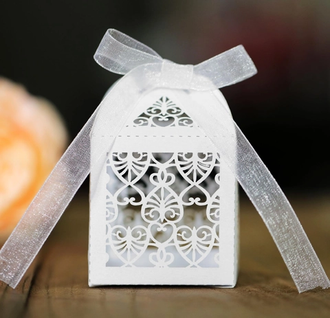 Boîte à Bonbons Ajourée en Cœur Découpée au Laser Avec Nœud en Mousseline Boîte Cadeau de Mariage Emballage de Chocolat Célébration