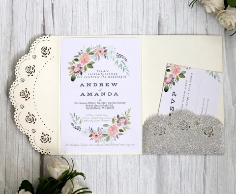 Biglietti d'Invito per Matrimonio a Forma di Rosa Tagliata al Laser in Carta Perlata Set con Interno e Busta per Fidanzamento