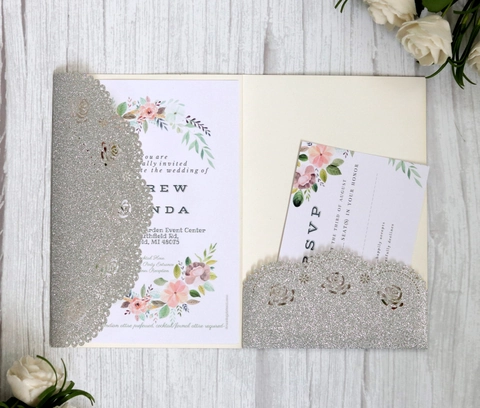 Biglietti d'Invito per Matrimonio a Forma di Rosa Tagliata al Laser in Carta Perlata Set con Interno e Busta per Fidanzamento