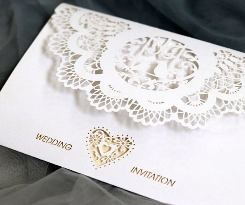 European Laser Cut Wedding Invitation Cards With Ribbon Pearlescent Paper Hollow Lace Bird Heart Greeting Cards For Party Wedding