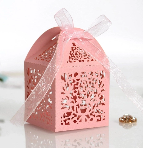 European Laser Cut Hollow Wedding Candy Box With Ribbon Pearlescent Paper Heart Shaped Party Favor Gift Packaging Box