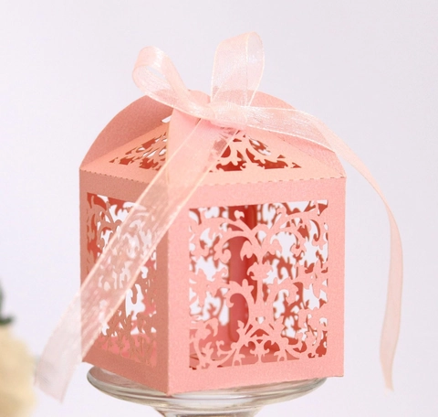 Elegante Scatola per Bomboniere con Vite Tagliata al Laser Stile Europeo Carta Perlata per Caramelle con Nastro per Feste