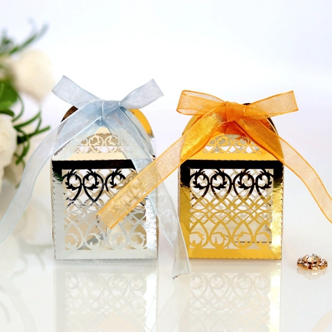 European Laser Cut Wedding Favor Boxes Hollow Heart Pearlescent Paper Candy Boxes With Satin Ribbons For Wedding Party Decorations
