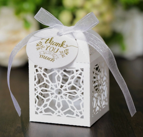 European Style Laser Cut Wedding Candy Box Hollow Out Pearlescent Paper Chocolate Gift Bag With Ribbon Bow Party Favor Decor