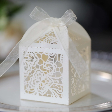 Scatoline Porta Confetti Taglio Laser Carta Perlata Intaglio Pizzo Scatola Regalo Con Nastro Per Matrimonio Festa