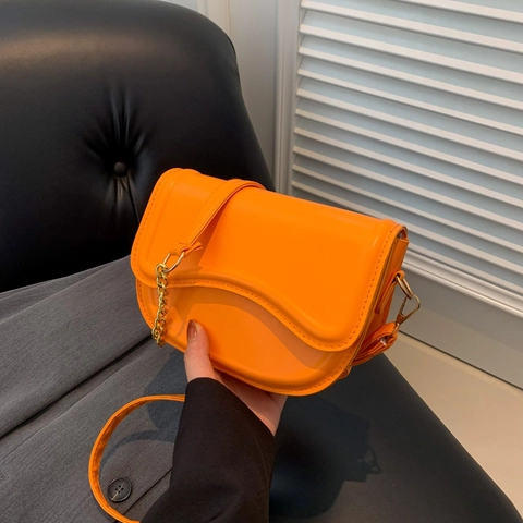 Bolso Bandolera de Silla en Cuero PU Moderno Con Solapa Ondulada y Cadena de Metal Bolso de Hombro Simple de Moda para Mujer