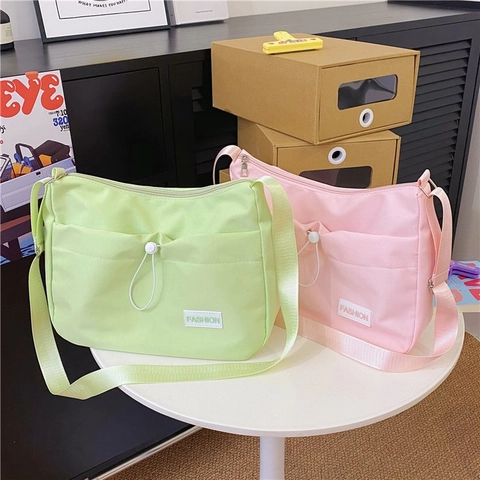 Damen Minimalistische Polyester Umhängetasche Pendler Lässige Schultertasche Mit Verstellbarem Gurt Mode-Label Student Messenger Bag