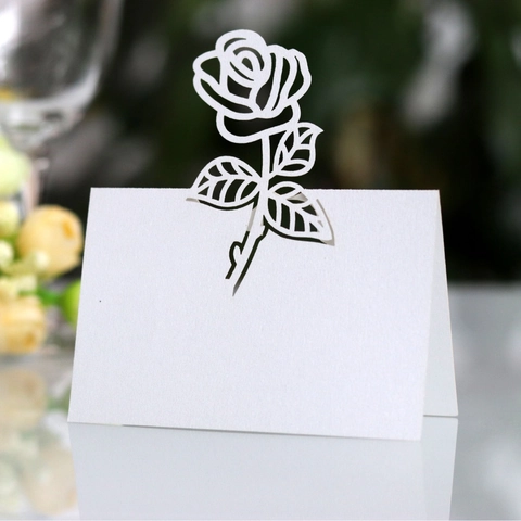 Élégants Marque-places Mariage Découpe Laser Rose Papier Perlé Cartes de Table Ajourées pour Décoration de Fête Banquet