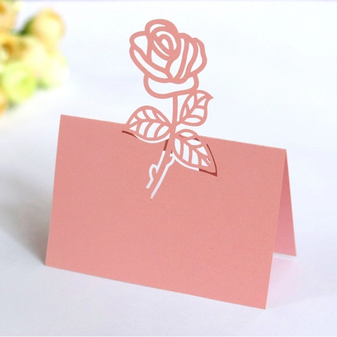 Élégants Marque-places Mariage Découpe Laser Rose Papier Perlé Cartes de Table Ajourées pour Décoration de Fête Banquet