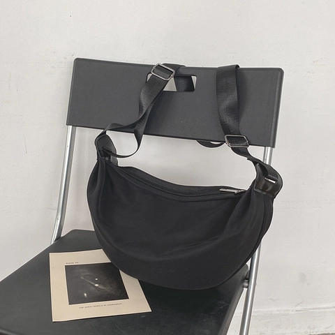 Women Large Capacity Nylon Crescent Hobo Bag Minimalist Solid Color Crossbody Shoulder Bag Casual Commuting Travel Bag