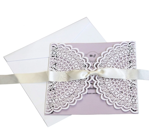 European Style Laser Cut Wedding Invitation Card Pearlescent Paper Hollow Out Lace Design Ribbon Bow Envelopes Elegant Invitations