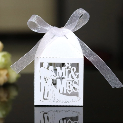 Elegante Lasergesneden Bruiloft Bedankje Doosjes Opengewerkt Hart Snoep Cadeau Doosje Met Strik Mr And Mrs Ontwerp Voor Receptie Feest Decoraties