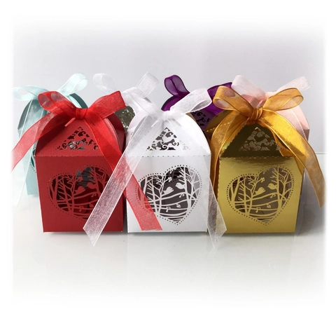 Laser Geschnitten Herz Liebesvögel Hochzeit Gastgeschenke Boxen Elegant Perlmuttpapier Süßigkeiten Geschenkboxen Mit Band