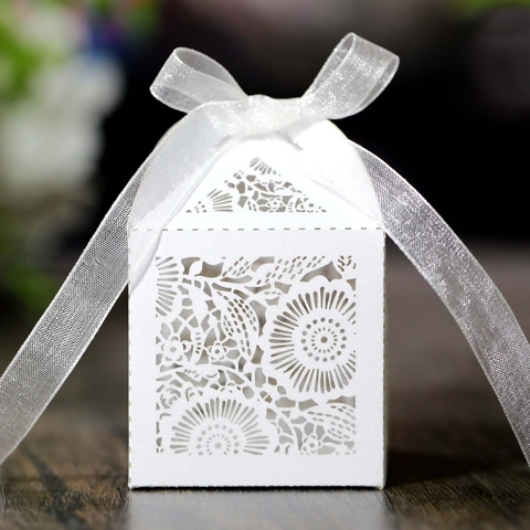 European Hollow Laser Cut Flower Candy Gift Box With Ribbon Pearl Paper Wedding Party Favor Box For Chocolate Cookies