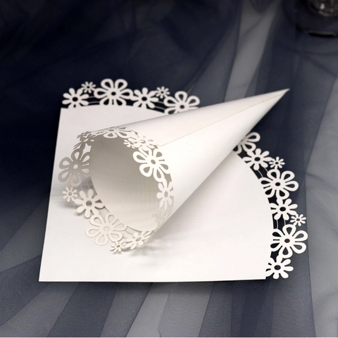 White Laser Cut Wedding Confetti Cones Floral Hollow Paper Petal Cones For Marriage Party Celebration Decorations DIY Accessories