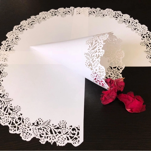 Coni per Coriandoli in Carta Intagliata a Laser con Rosa per Decorazione Matrimonio Festa Petali di Fiori Forniture Celebrazione