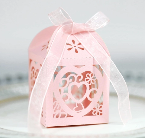 Laser Cut Heart Candy Box Ribbon Wedding Gift Box Romantic Party Favor Box Pearlescent Paper Chocolate Packaging Case