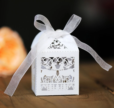 European Laser Cut Reindeer Candy Box Pearlescent Paper Gift Box With Ribbon For Christmas Wedding Party Holiday Packaging