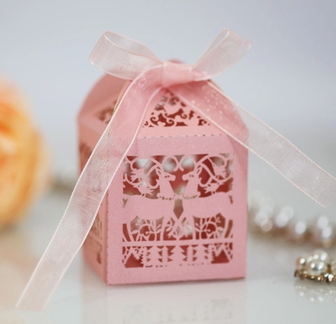 European Laser Cut Reindeer Candy Box Pearlescent Paper Gift Box With Ribbon For Christmas Wedding Party Holiday Packaging