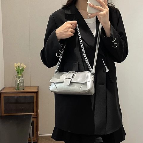Vintage PU Leather Underarm Bag For Women Minimalist Shoulder Crossbody Bag With Silver Chain Square Buckle Flap Purse