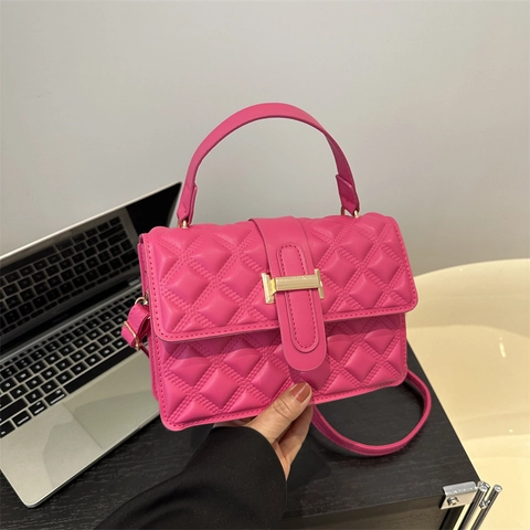 Borsa a Spalla da Donna Trapuntata in Pelle PU Elegante Borsa a Tracolla Quadrata Con Fermaglio in Metallo Manico Urban Minimalista