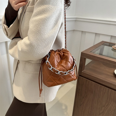 Borsa a Secchiello Trapuntata da Donna in Pelle PU con Coulisse Borsa a Tracolla con Catena Argentata Casual Semplice