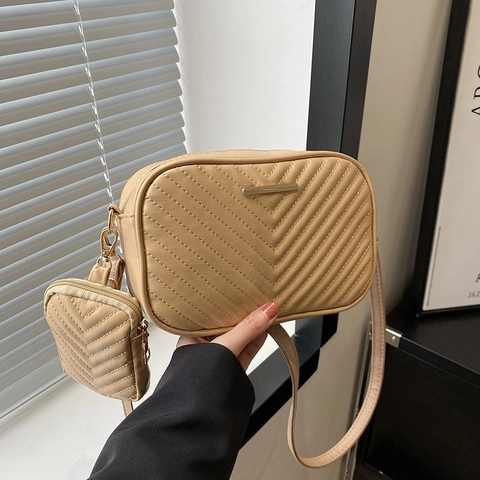 Set Borsa a Tracolla da Donna in Pelle PU Trapuntata Chevron Con Mini Borsellino Decorazione in Metallo Dorato Borsa Fotocamera