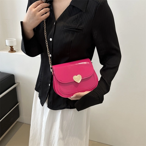 Damen Lackleder Herz Verschluss Umhängetasche Glänzend PU Kleine Quadratische Schultertasche Mit Goldener Kette Retro Handtasche