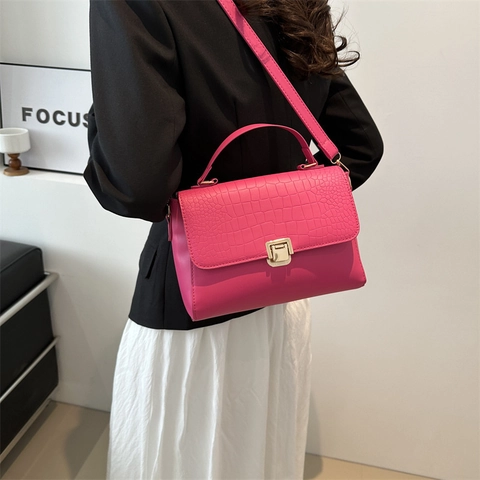 Sac à Épaule en Cuir PU Motif Crocodile pour Femmes Sac à Main Bandoulière Grande Capacité Avec Fermoir en Métal Sac Carré Mode