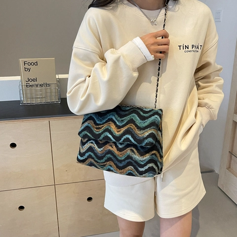 Vintage Wavy Chevron Pattern Knitted Shoulder Bag For Women Large Capacity Metal Chain Crossbody Tote Handbag Versatile Travel Purse