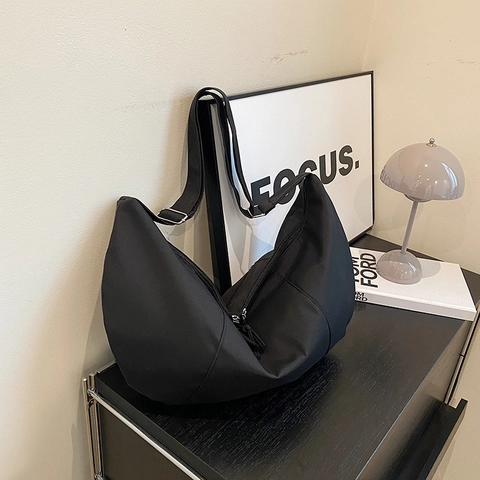Borsa a Forma di Dumpling in Nylon di Grande Capacità da Donna Casual Minimalista Borsa a Tracolla a Spalla Tracolla Larga Regolabile per Pendolarismo